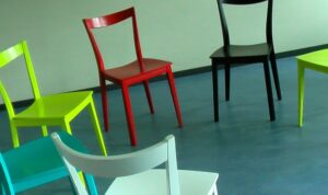 chairs-58475_640